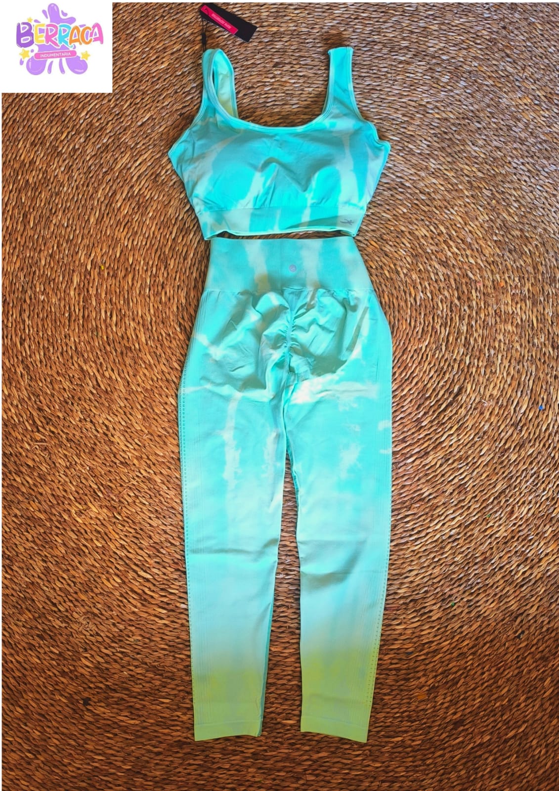 CONJUNTO TOP Y CALZA CON DETALLES EN APERTURAS MARCA IRUN 