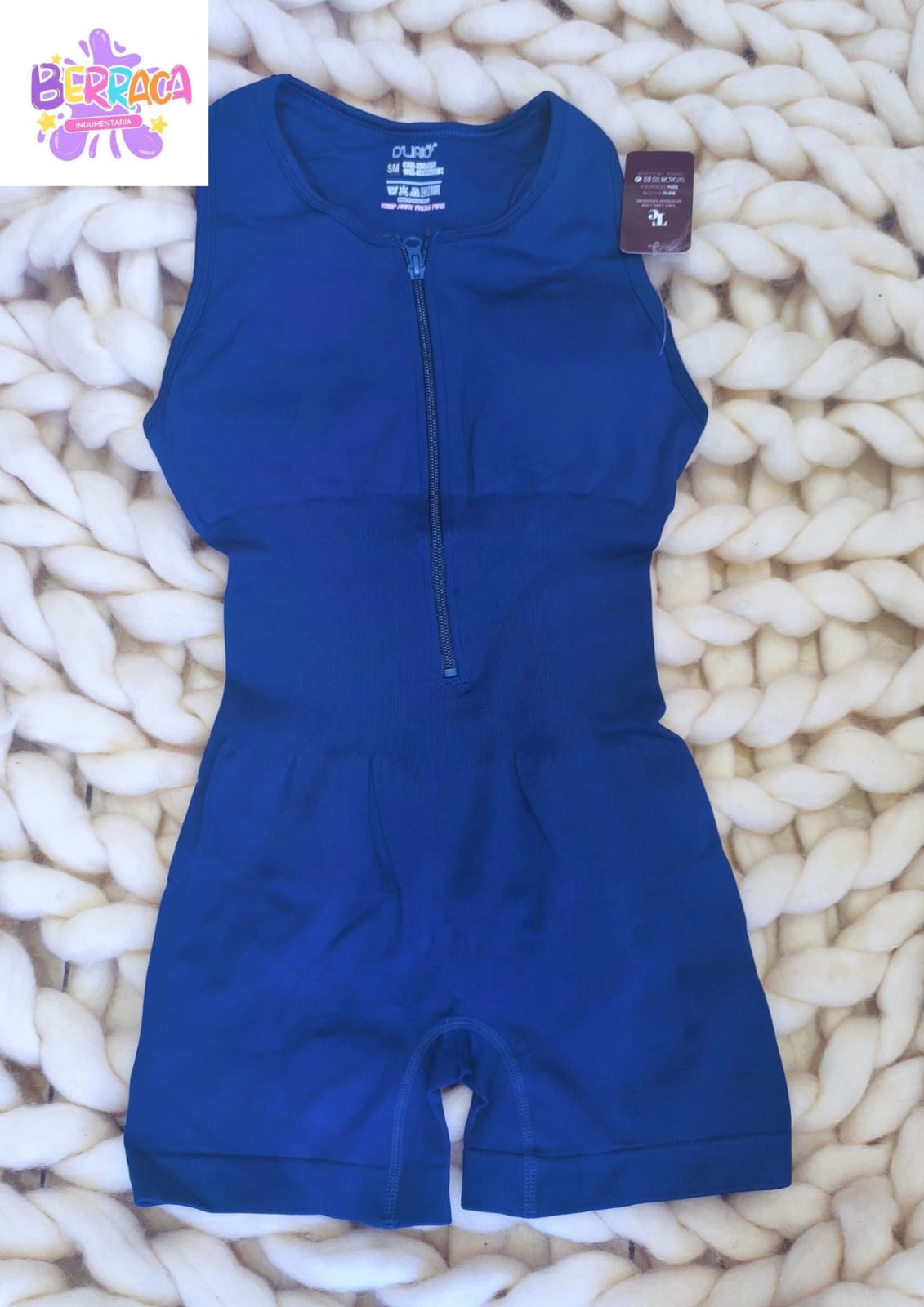 CATSUIT CORTO CON ESPALDA DESCUBIERTA Y CIERRE  MARCA D'LIRIO 